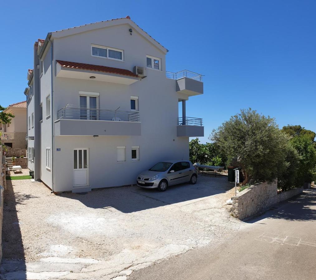 Apartments With A Parking Space Bilo, Primosten - 12870 Экстерьер фото
