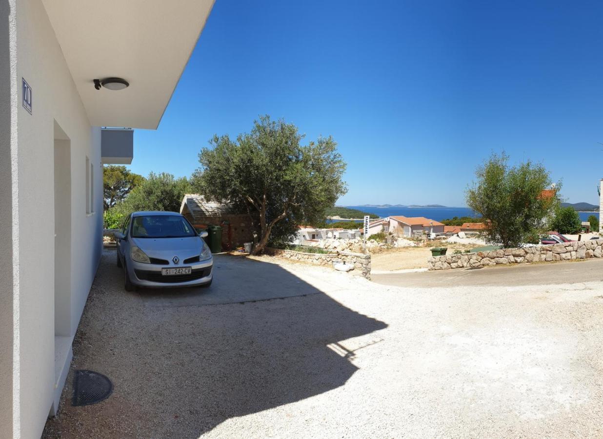 Apartments With A Parking Space Bilo, Primosten - 12870 Экстерьер фото