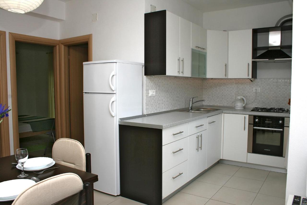 Apartments With A Parking Space Bilo, Primosten - 12870 Экстерьер фото